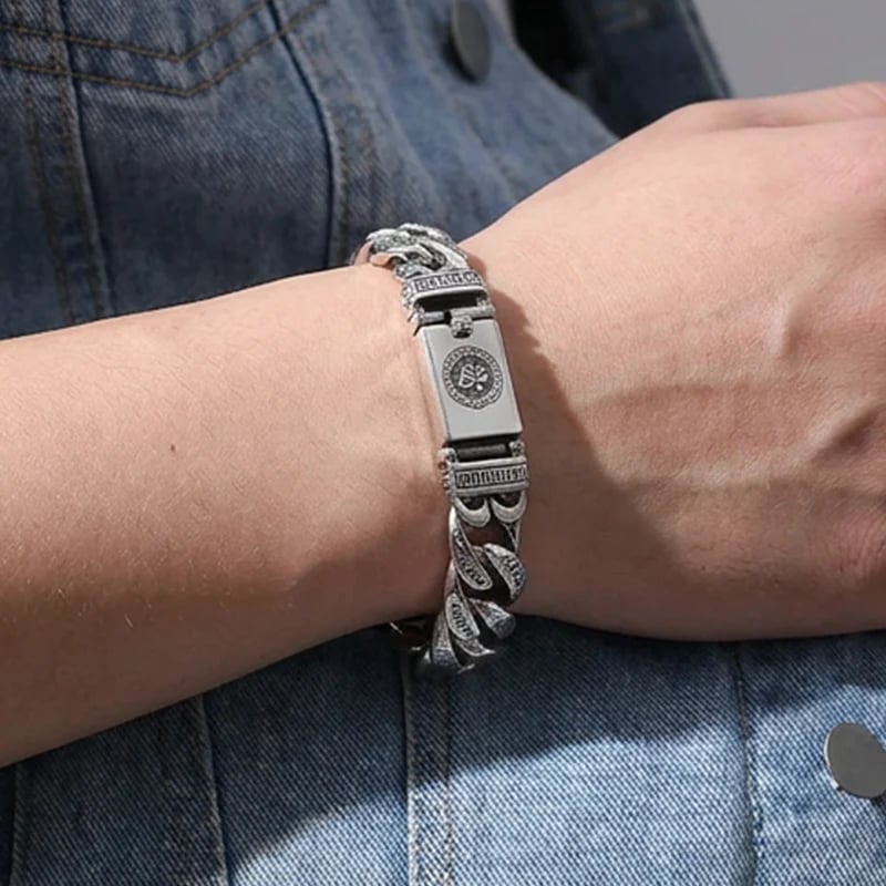 Men's retro six-syllable mantra bracelet worn on wrist