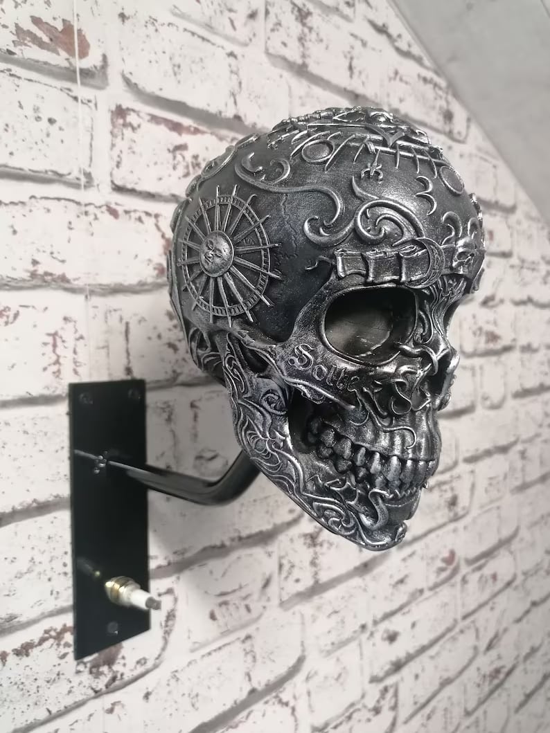 ☠️🏴‍☠️Motorcycle Helmet and Jacket Skull Holder